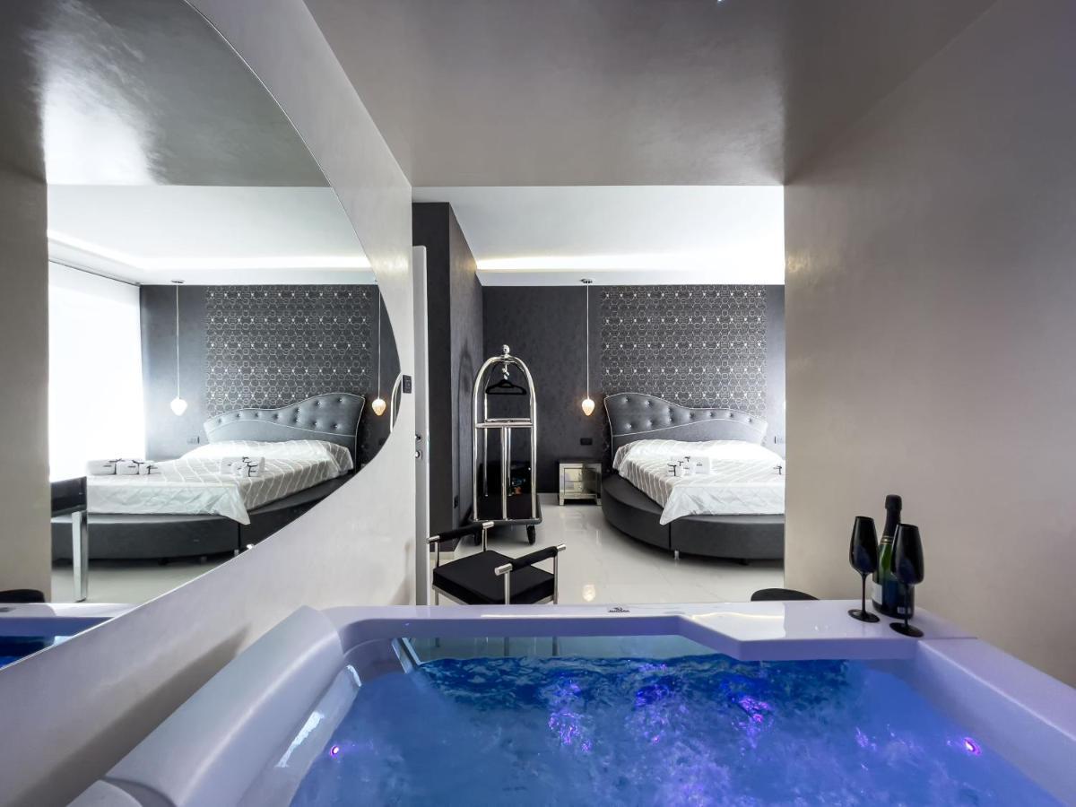 Distinto Suite & Rooms レッチェ エクステリア 写真